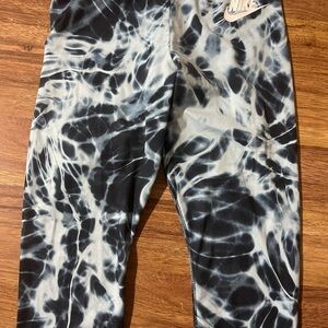 Nike ladies Monochrome Swirl Leggings